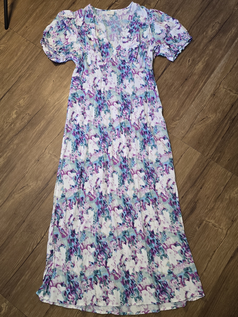 Floral V-Neck Midi Dress with Puff Sleeves – Size L